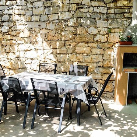 Apartman Gulliver In The Center, 10 Meters From The Sea With Private Parking In Natural Shade Rabac Exterior photo