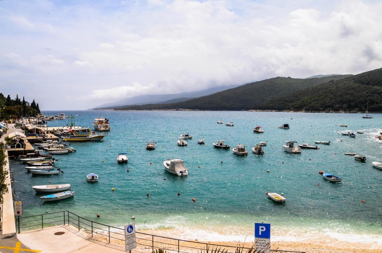 Apartman Gulliver In The Center, 10 Meters From The Sea With Private Parking In Natural Shade Rabac Exterior photo