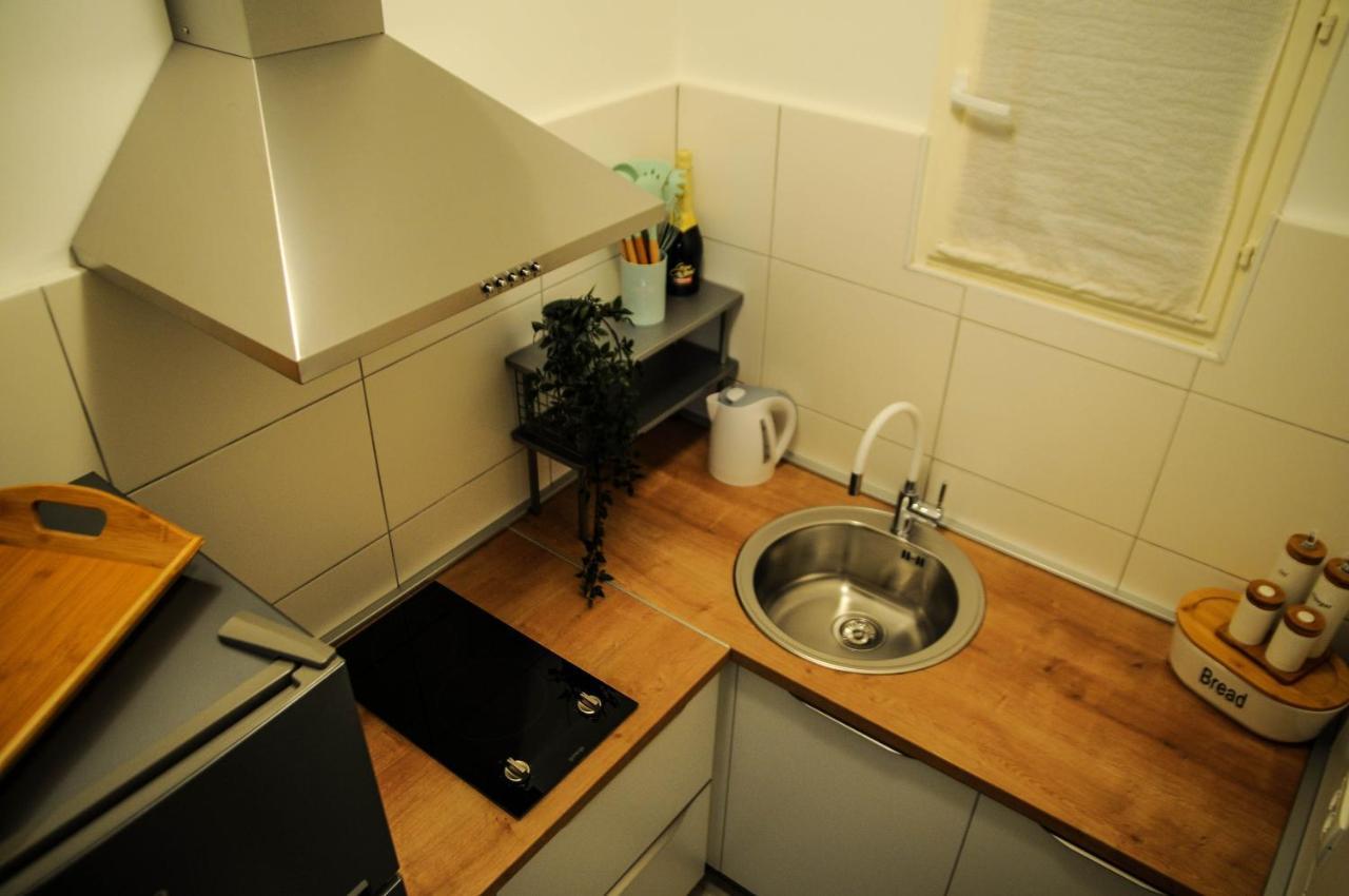 Apartman Gulliver In The Center, 10 Meters From The Sea With Private Parking In Natural Shade Rabac Exterior photo