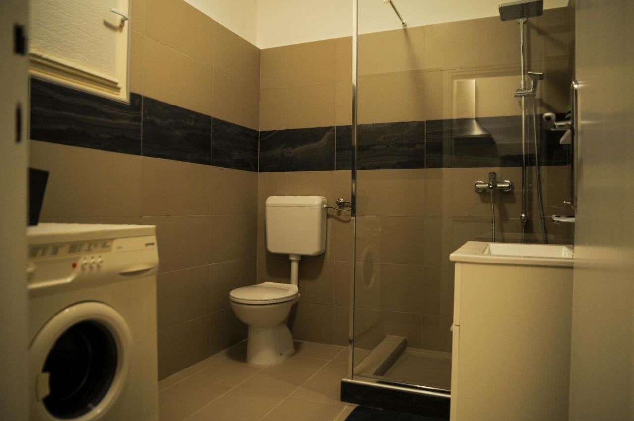 Apartman Gulliver In The Center, 10 Meters From The Sea With Private Parking In Natural Shade Rabac Exterior photo
